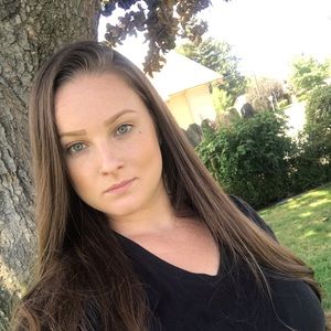 Meet your Posher, Emilee